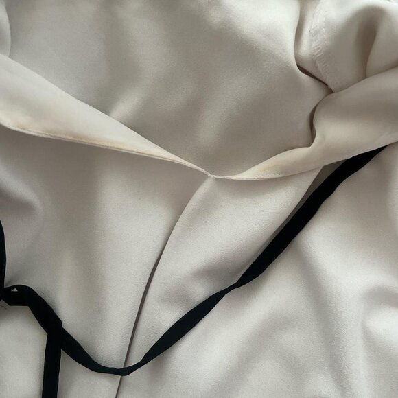 Suzy Shier White Long Sleeve Blouse With Black Bow - Picture 4 of 5